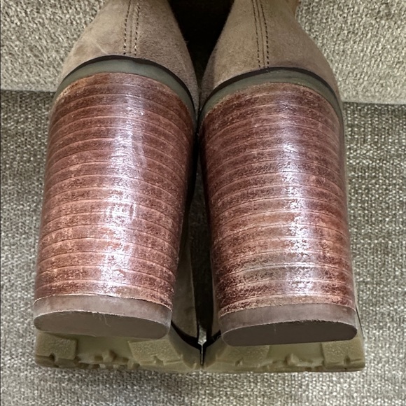 Crevo Alicia Chelsea Hiker Heel Ankle Boot Size 8.5 - Picture 6 of 7